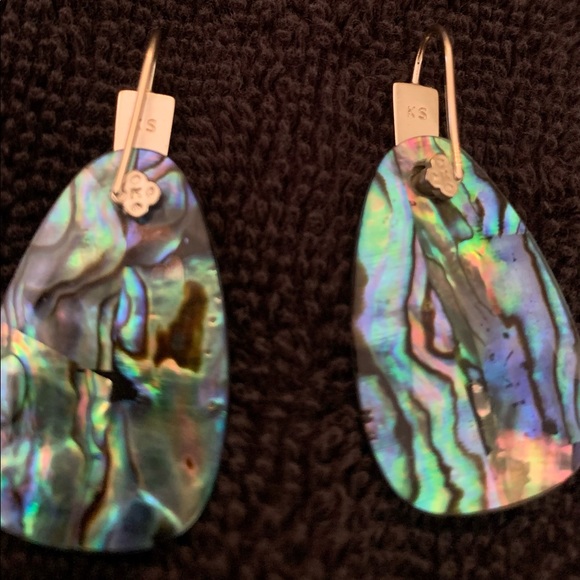 Kendra Scott Marty earrings in abalone shell - Picture 2 of 2